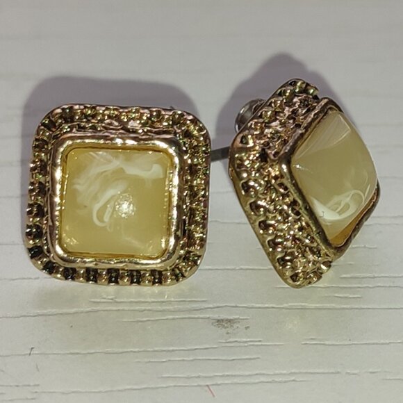 Small Stud Earrings Elegant Classy Vintage Golden Square Diamond Shape Cream - Picture 1 of 7